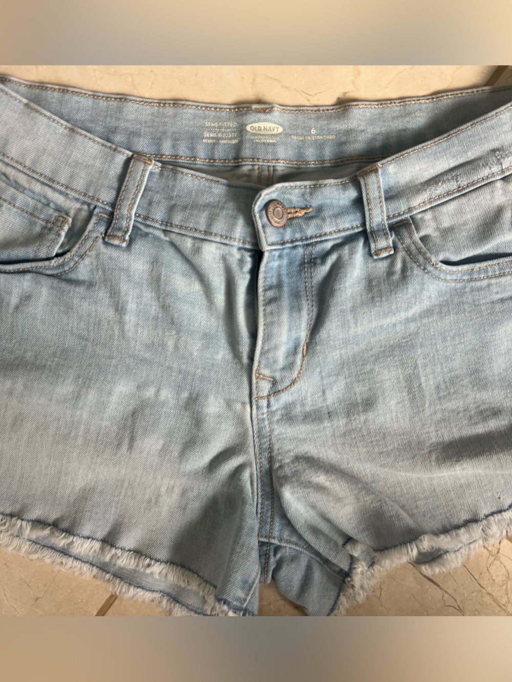 Old Navy Semi-Fitted Light Blue Wash Denim Cutoff Jean Shorts Frayed Hem Size 6